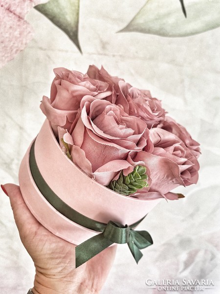 Csodás rózsabox- mesés selyemvirágokkal