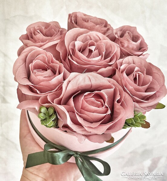 Wonderful rose box with fabulous silk flowers
