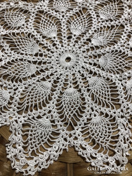 Star-shaped lace tablecloth, crocheted tablecloth needlework No. 10.
