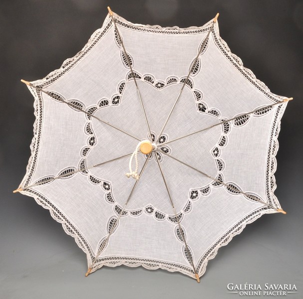 Retro lace parasol, flawless, works. Diameter 83 cm.
