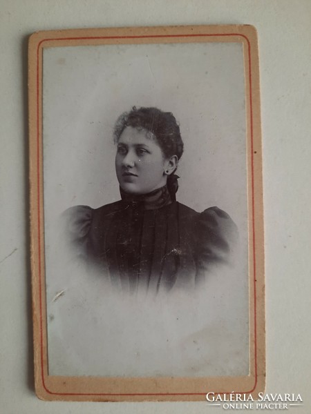 Antik vizitkártya (CdV) fotó, női portré, 1900. január,  ismeretlen fotográfus,