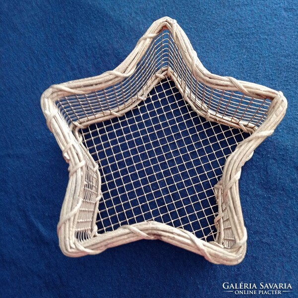 A pentagonal golden basket