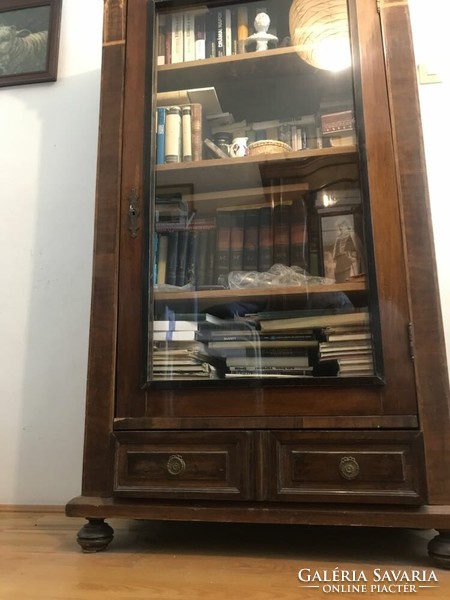 Butor antik vitrines szekrény könyvszekrény