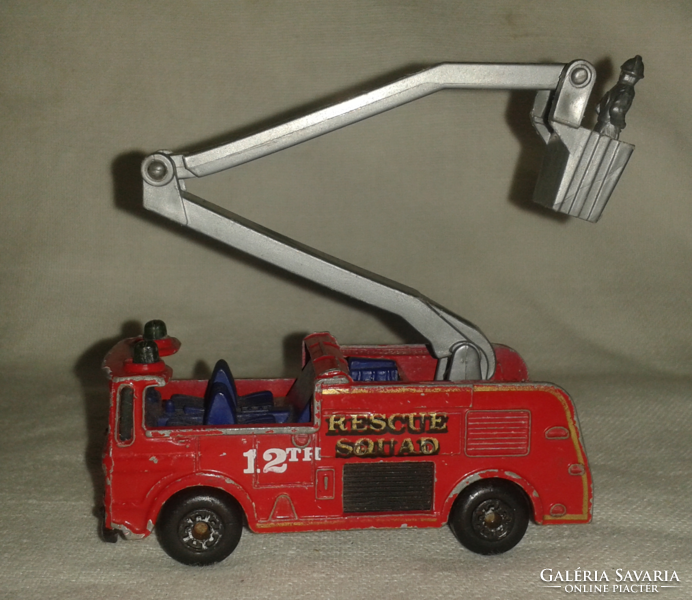Vintage matchbox snorkel fire truck '12th rescue squad' 1981 model car