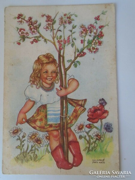 D198033 postcard - little girl from Patz Kató, folk costume 1940's