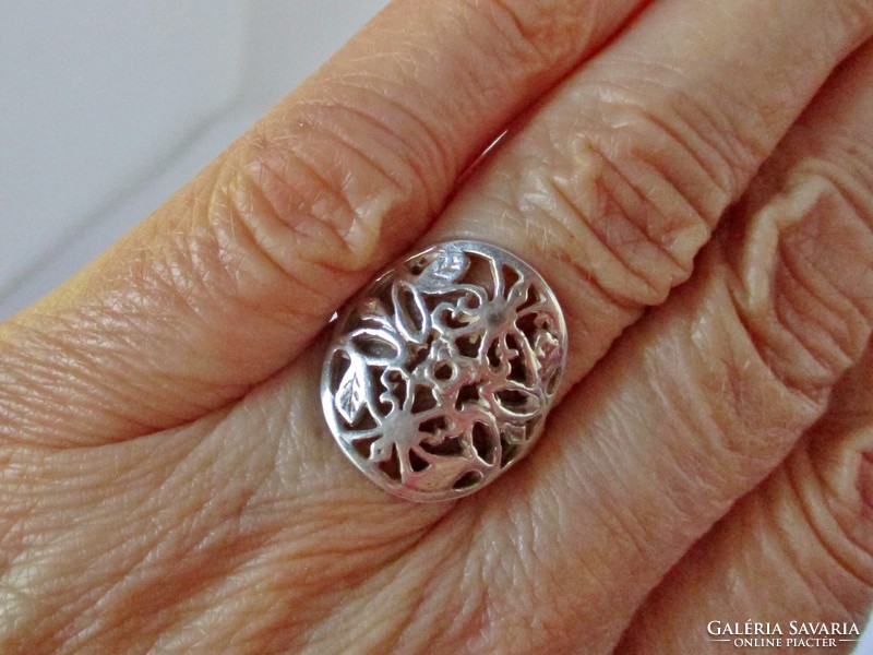 Gyönyörű kézműves  ezüstgyűrű