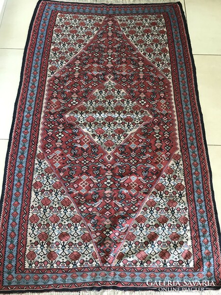 Antique kelim carpet with a beautiful flower pattern, 180 x 105 cm