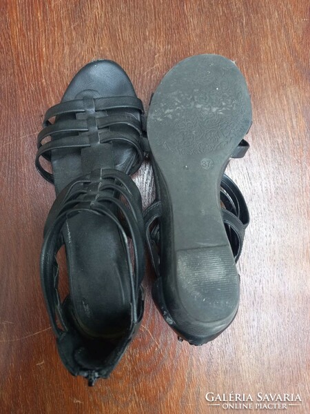 Size 37 black women's leather sandals