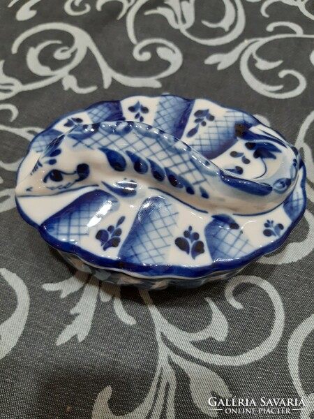 Porcelain caviar holder