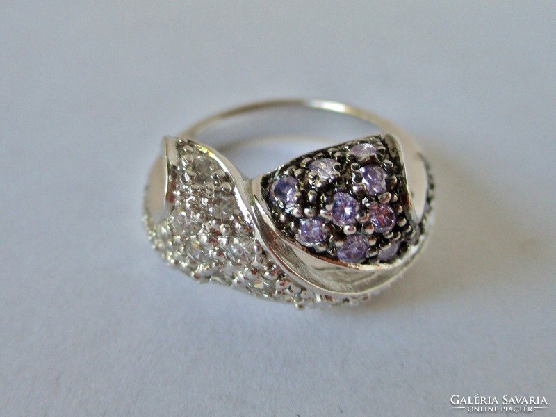 Nagyon elegáns akvamarinkék és fehér köves ezüst gyűrű