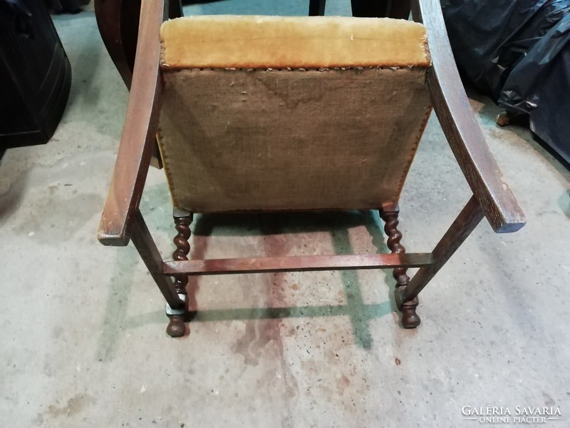 Régi karfás fotel