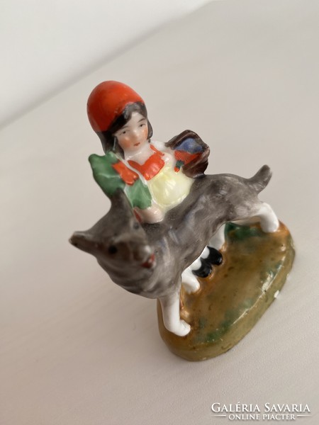 Csodaszép Piroska és a farkas figura