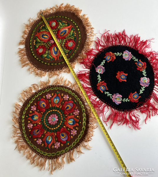 3 pcs richly embroidered small round matyó tablecloths with fringe, together