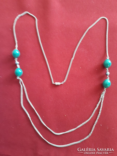 Showy jewelry chain with green beads