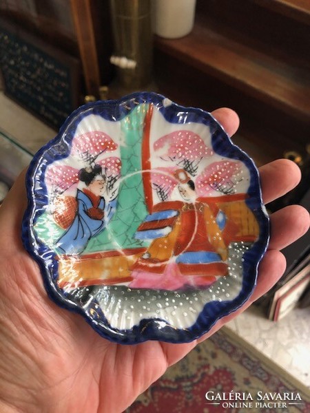 Japán Ming korabeli porcelán kézzel festett tányér, 13 cm-es