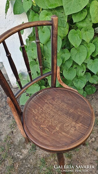 Antique, Thonet chair, damaged. To be renovated.