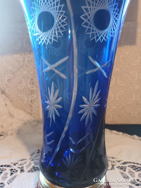Szépet olcsón! Eladó gyönyörű régi ólom kristály kék váza talapzaton!