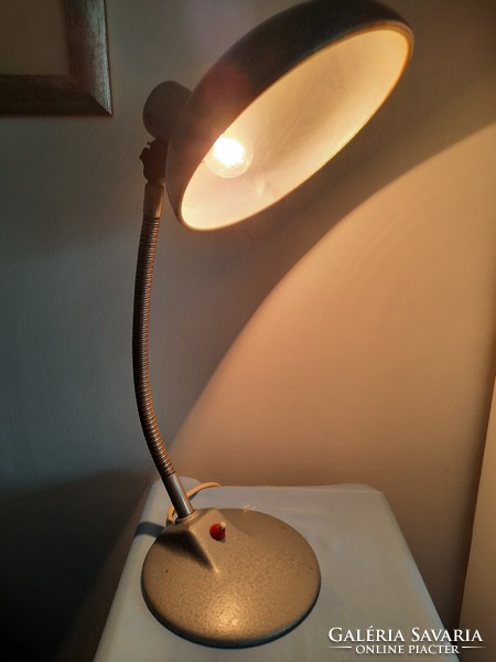 Retro metal deer table lamp