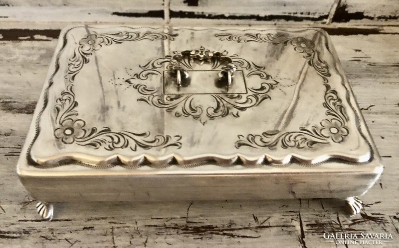 A beautiful jewelry box with a fine pattern in antique silver