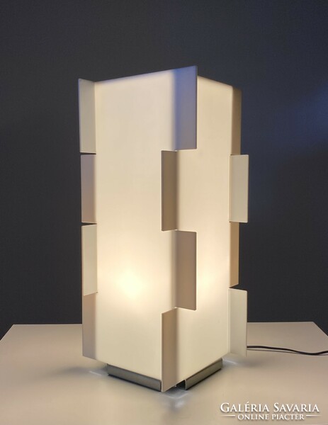 White plexiglass plastic retro design table lamp 52 cm