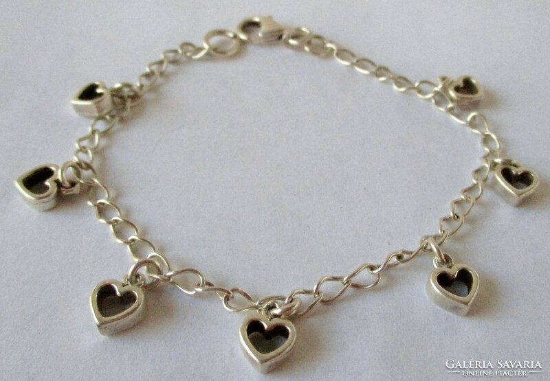 Very nice silver bracelet with tiny hearts