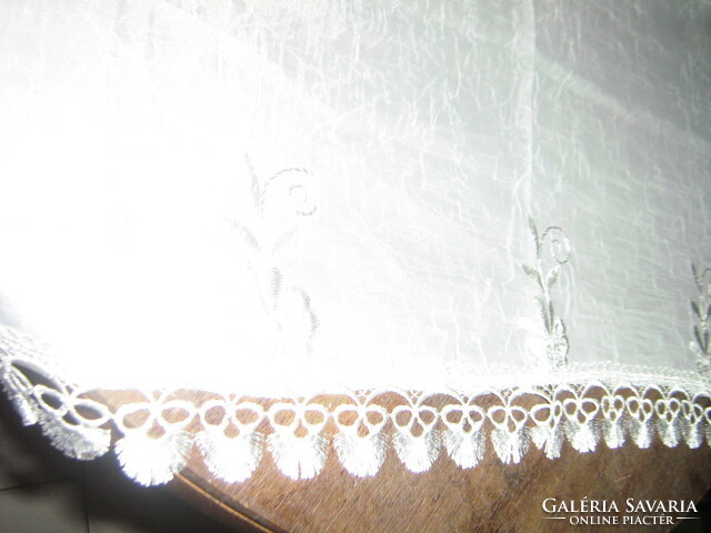 Gyönyörű vintage virágos anyagában hímzett csipkés aljú gyűrt selyem vitrázs függöny