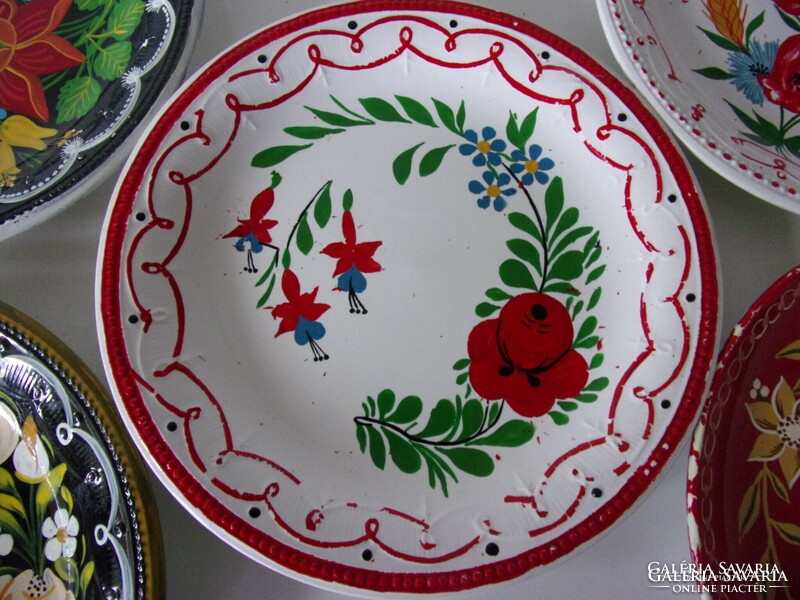 5 db festett tányér
