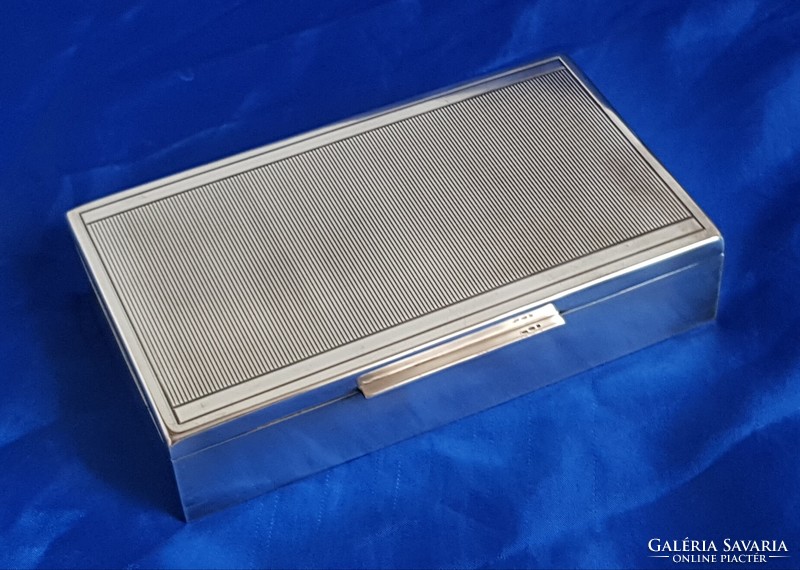 Hungarian Mint Silver Card v. Cigarette holder box