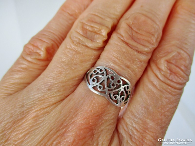 Unique beautiful patterned silver ring
