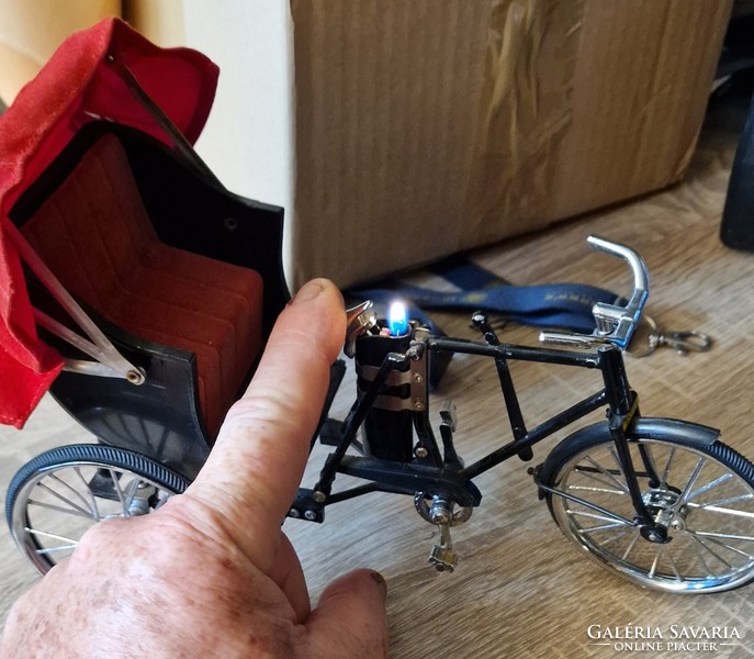 Retró taxi bicikli öngyújtó egyedi darab