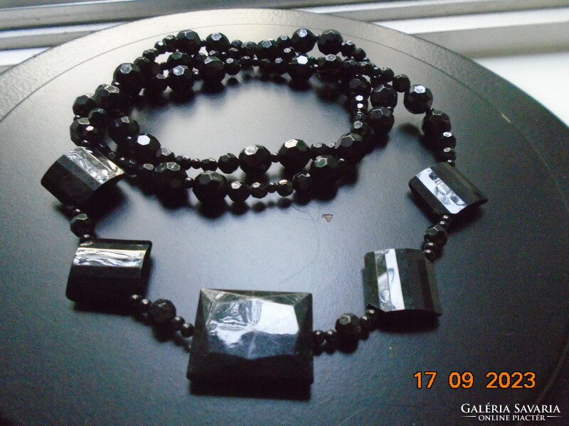 Spectacular necklace made of faceted black pearls with 4+1 faceted black pendants