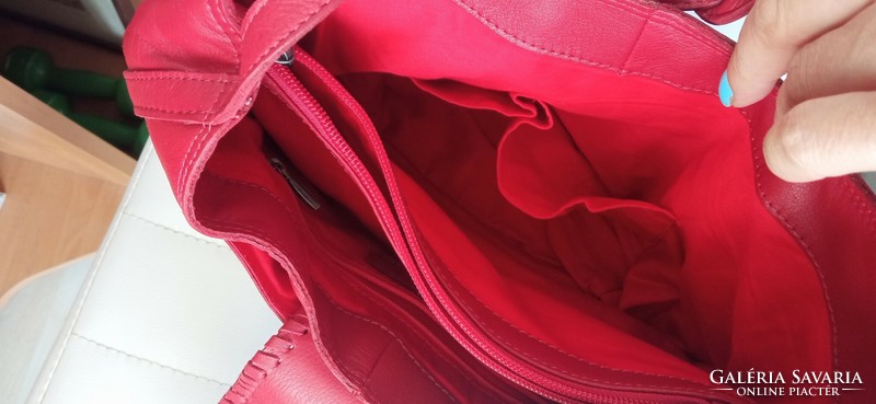 Valódi bőr, piros hotter táska