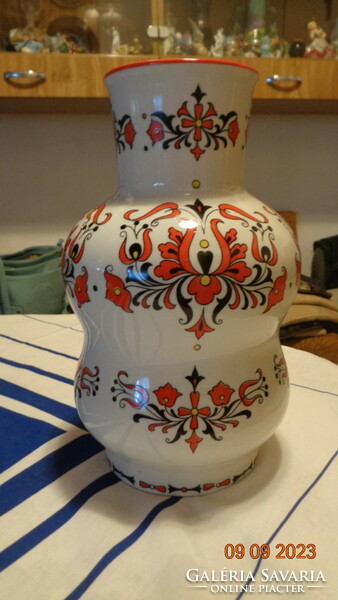 Zsolnay , népi ihletési váza , a 60- 70 es évekből , 31 cm , viszonylag ritkábban előforduló