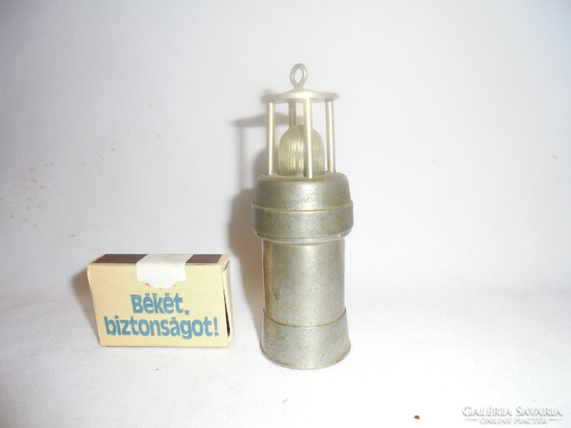 Flashlight in the shape of a miner's lamp, flashlight