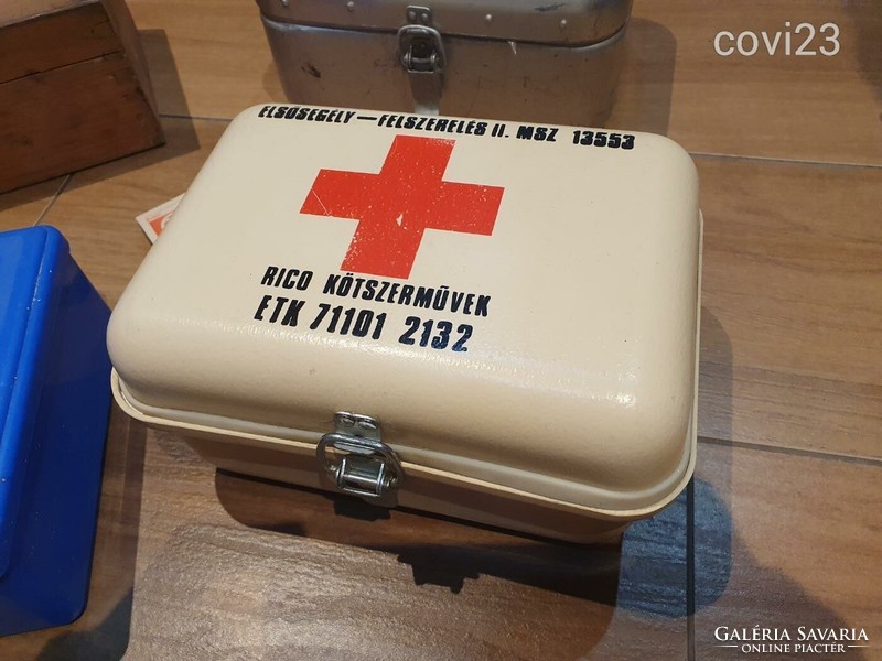 Retro first aid kits 4 generations in one, all up to birth