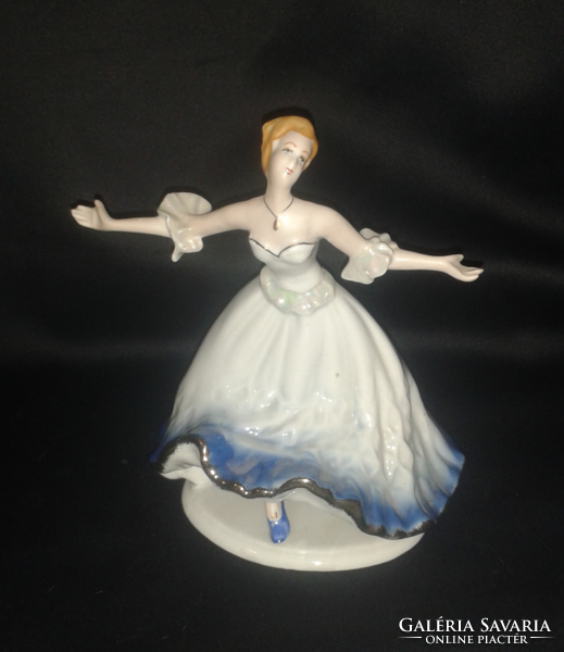 Royal Crown táncosnő, balerina waledorf stilusú figura vitrin állapotban