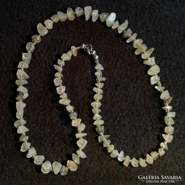 Mineral necklace - prehnite (51.5 cm)