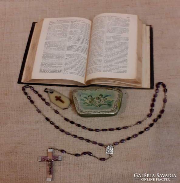 Új Testamentom imakönyv 1932-ből.Ametiszt rózsafüzérrel hátuljában szentföld kapszulával