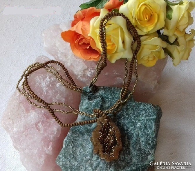 Special necklace, real product. Druzy agate pendant on mistletoe chains