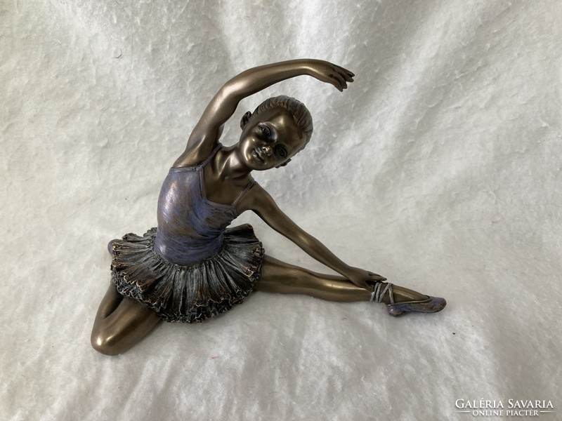 Ballerina, polyresin statue - figurine