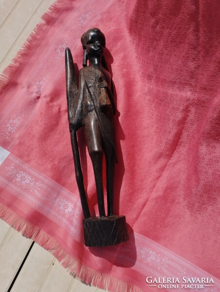 Fafaragás: afrikai törzsi szobor