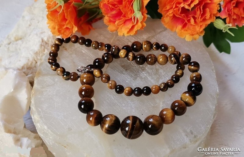 Real room. Tiger eye necklace made of growing eyes, top quality