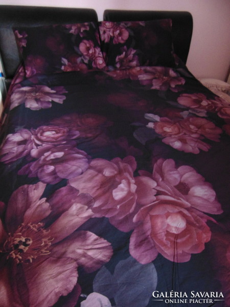 Beautiful 100% cotton bed linen with huge flowers