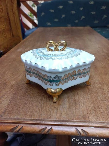 Yugoslav porcelain jewelry holder / bonbonnier