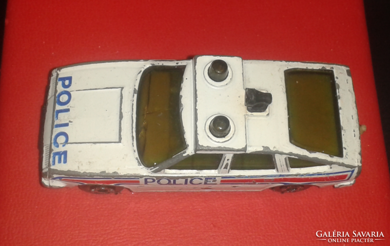 Matchbox no8 rover 3500 police car 1980 white 1:64 made in Macau