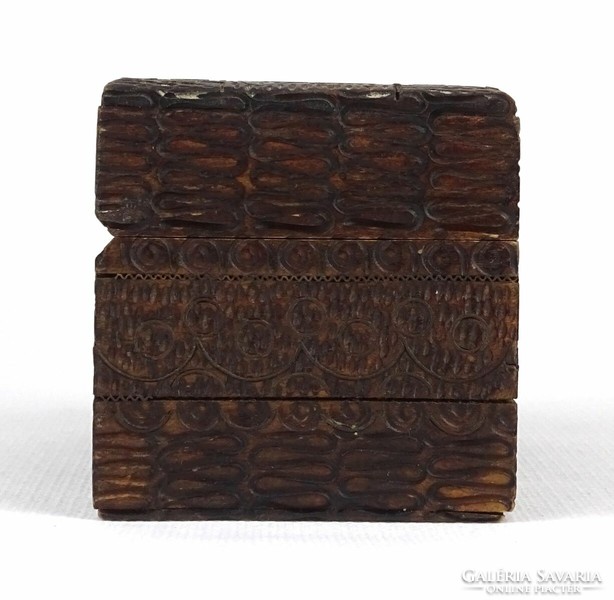 1M319 old burnt wooden cigarette box