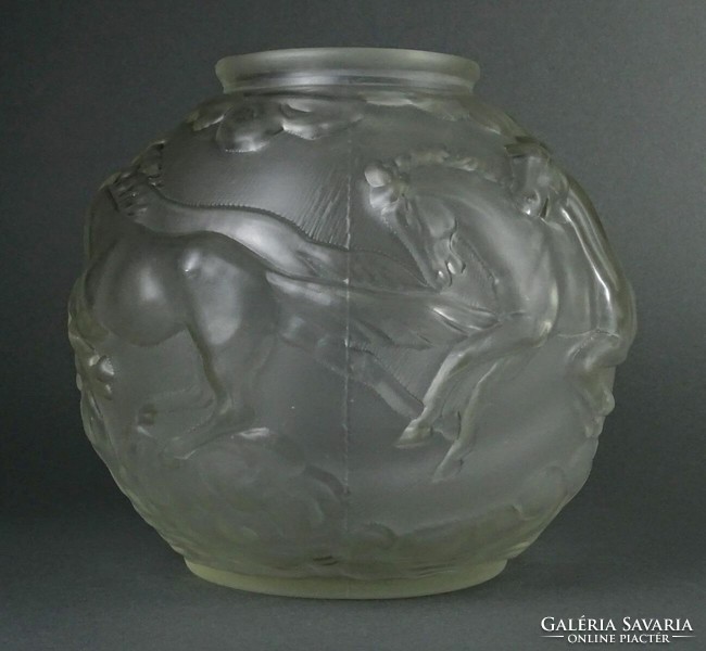 1O248 marked r. Lalique france horses frosted glass vase 17 cm