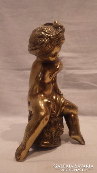 Putto lamp component embracing a torch