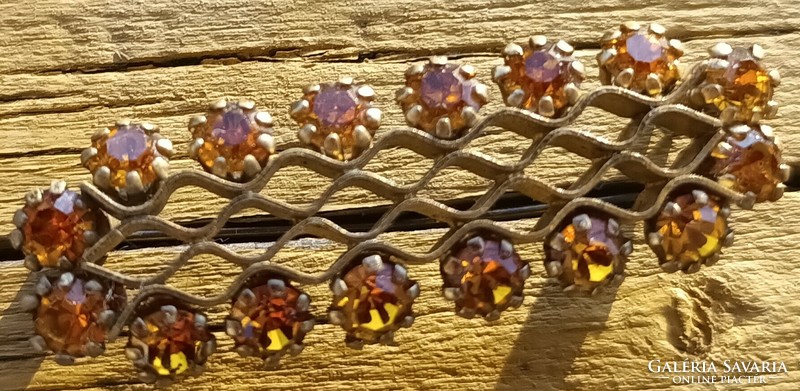 Brooch with stones