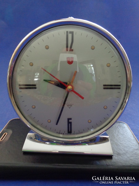 Alarm clock with retro seconds